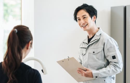 ヒアリングしている男性